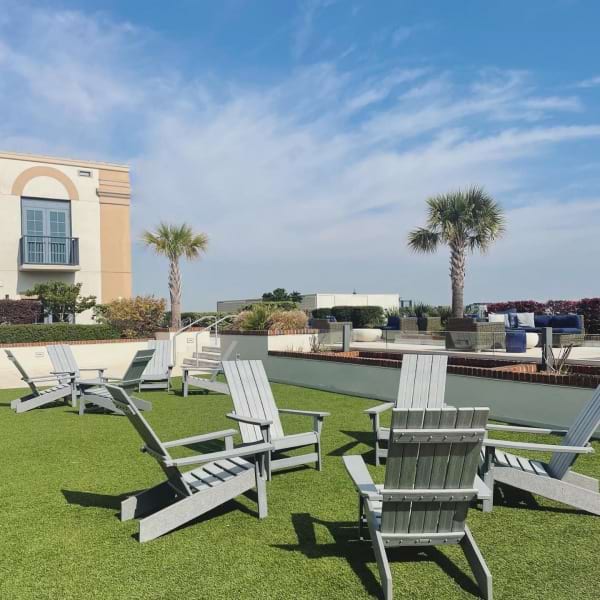 With the amazing weather we’re having, what better place to be than our rooftop pool deck! Unlock The Guild today.
.
.
.
.
#theguild #greystar #downtownchs #charlestonsc #apartmentliving #livetheguild #unrivaledapartmentliving